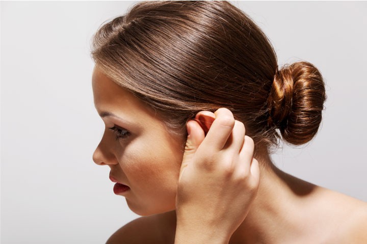 Cérumen : trouvez tous les traitements pour éviter le bouchon d'oreille